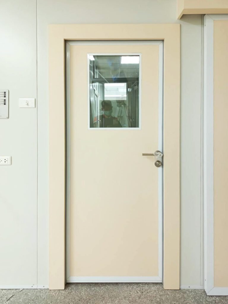 ประตูห้องผ่าตัดแบบบานเปิด